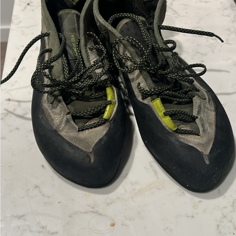 La Sportiva Men's Climbing Shoes - Black and Green